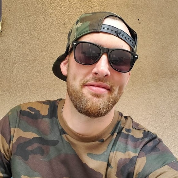 Meet your Posher, David - Picture 1 of 1